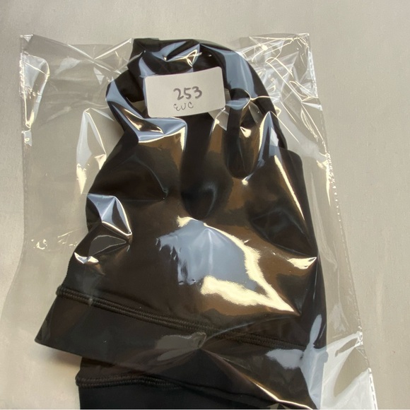 EUC Lululemon Energy Sports Bra Women’s Size 6 Solid Black No Wear or Pilling - Picture 10 of 10